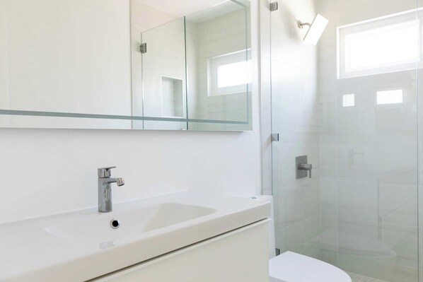 Interior - Avalon II by Avantstay Chic & Stylish San Diego Condo w/ Vibrant Interiors (San Diego)