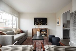 Interior - Seashore IV by Avantstay Comfortable La Jolla Flat 5mins From the Beach! (La Jolla)