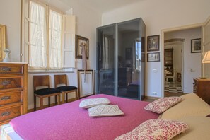2 Schlafzimmer, Schreibtisch, Bügeleisen/Bügelbrett, kostenloses WLAN