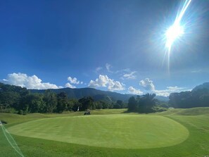 Golf - OCEAN, MOUNTAINS, JUNGLE - TOP OF THE WORLD (Chontales)