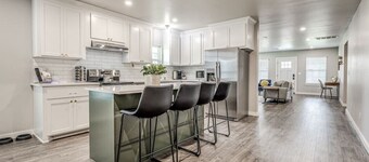 Beautifully Remodeled 3B1.5B W/ King Bed By OU Med