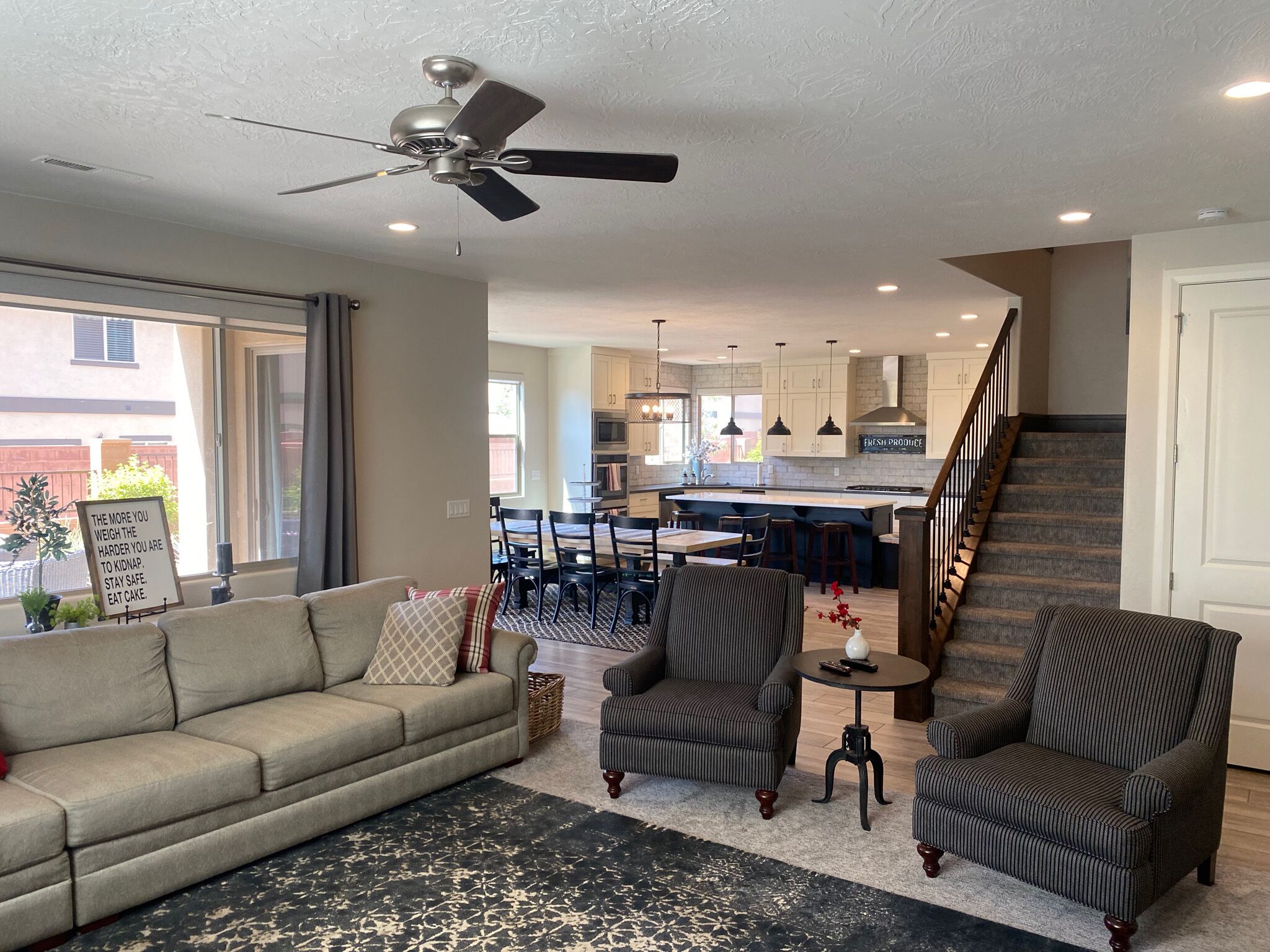 Smart TV, fireplace, DVD player, table tennis