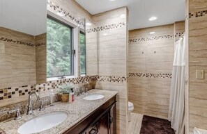 Ensemble baignoire-douche, baignoire à remous, séchoir à cheveux