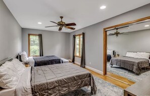 7 slaapkamers, een strijkplank/strijkijzer, reisbedje, gratis wifi