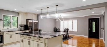 Spacious Gorgeous Getaway perfect for family reunion or business