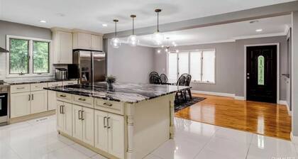 Spacious Gorgeous Getaway perfect for family reunion or business