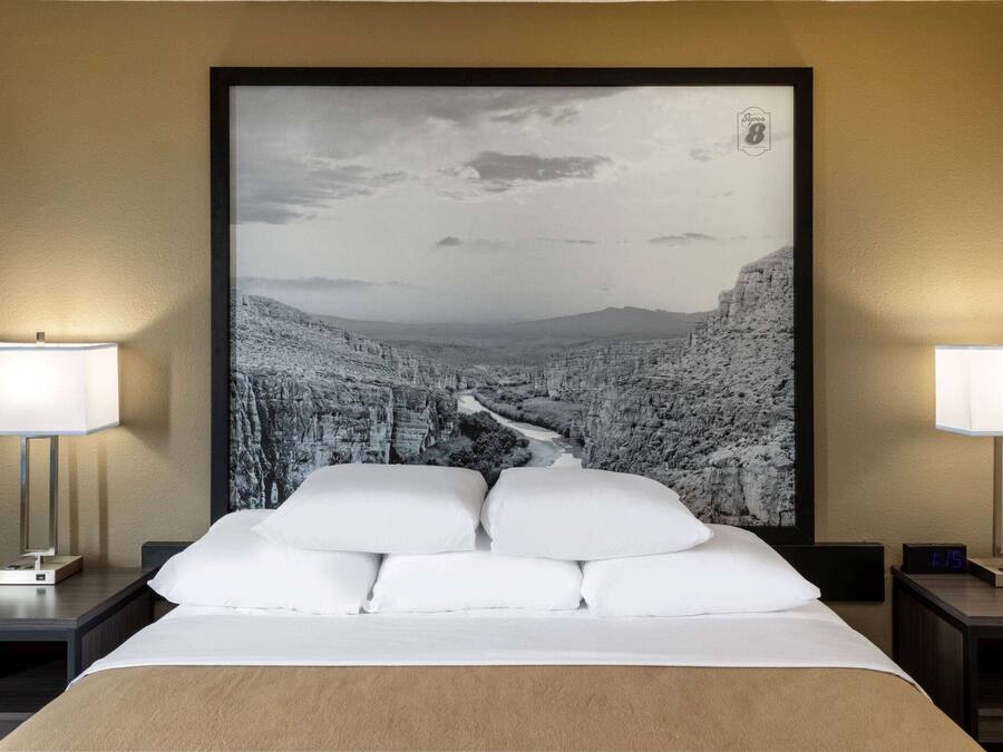 Quarto, 1 cama King, para não fumantes | Cortinas blackout, ferros/tábuas de passar roupa, Wi-Fi de cortesia