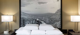 Super 8怀亚特拉雷多酒店