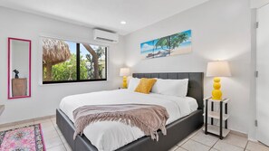 1 soverom, safe på rommet, skrivebord og strykejern/-brett