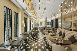 Petit déjeuner, déjeuner et dîner servis sur place