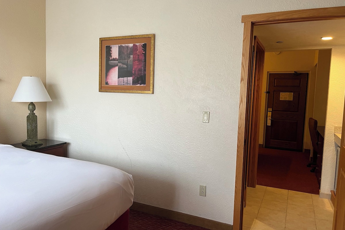 Family Room, 2 Queen Beds | Iron/ironing board, rollaway beds, free WiFi, bed sheets