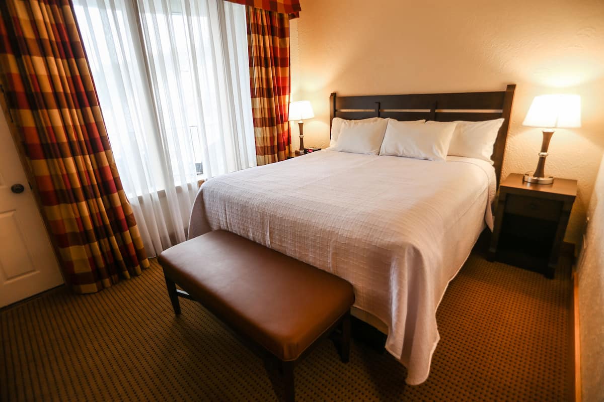 Junior Suite, Multiple Beds | Iron/ironing board, rollaway beds, free WiFi, bed sheets