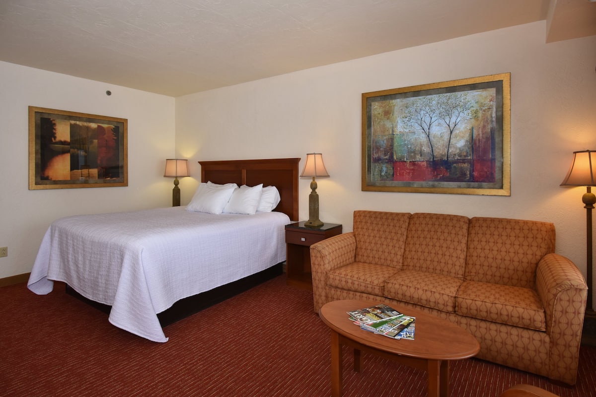 Room, 1 King Bed, Tower | Iron/ironing board, rollaway beds, free WiFi, bed sheets