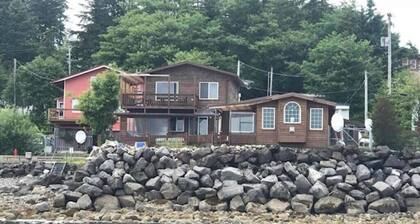 The Orca at AlaskInn - Oceanside suite