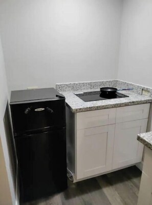 Fridge, microwave, stovetop, coffee/tea maker