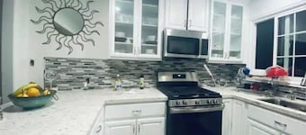 Lovely 1 bedroom condo near the beach