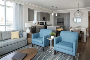 TV, DVD player - Beautiful high end resort right on the beach (Myrtle Beach)