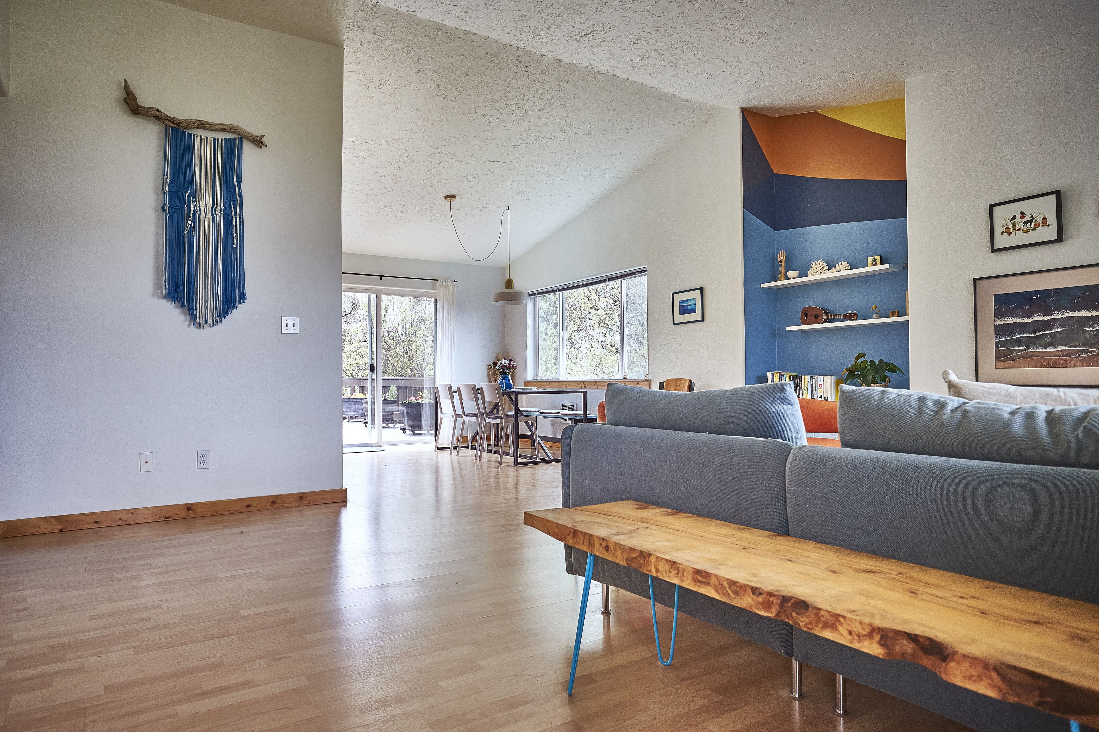 智能电视、书、立体声音响、电脑显示器