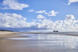 Beach nearby, sun loungers, beach towels