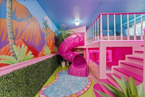 Unforgettable Orlando Getaway! Themed Rooms, Pool & Resort Fun Near Disney