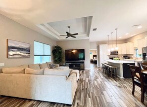 Smart TV, fireplace, stereo