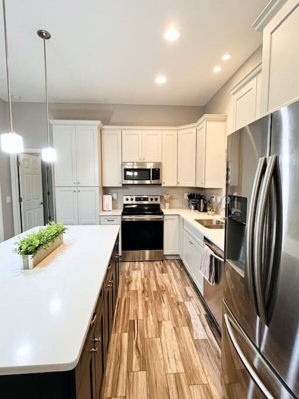 Fridge, microwave, oven, stovetop - Villa Tranquility near Boca Grande Beach (Port Charlotte)