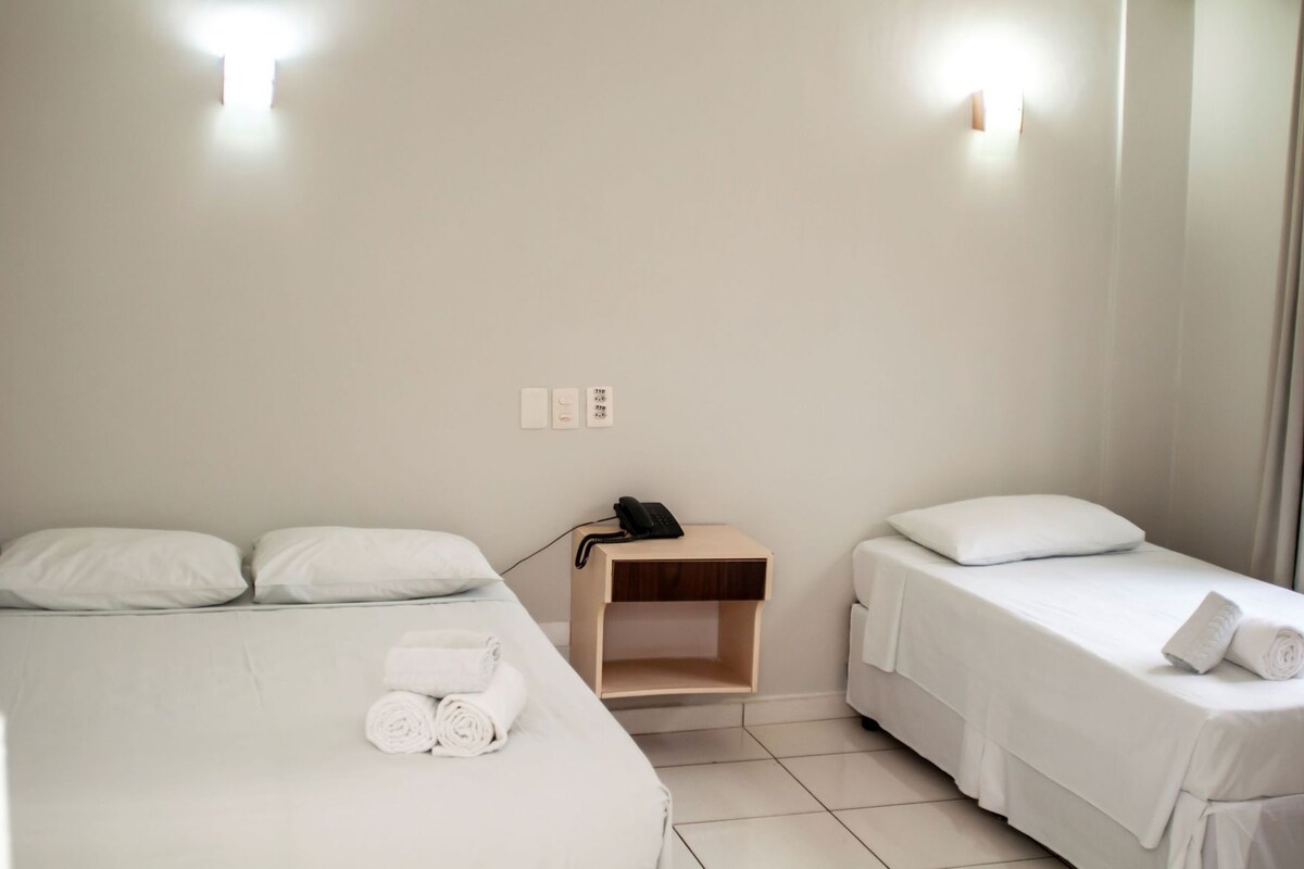 Minibar, in-room safe, desk, WiFi (free)