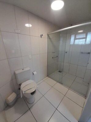 Habitación Deluxe con 2 camas individuales, 2 camas individuales | Baño | Ducha y cabezal de ducha tipo lluvia