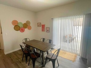 Dining - Central 3/2, garage, private yard, walk to arena, EV charger (Spokane)