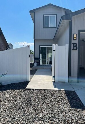 Exterior - Central 3/2, garage, private yard, walk to arena, EV charger (Spokane)