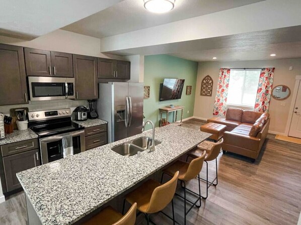 Fridge, microwave, oven, stovetop - Central 3/2, garage, private yard, walk to arena, EV charger (Spokane)