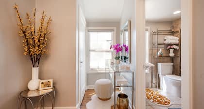 BEST LOCATION DOWNTOWN, DESIGNER FURNISHINGS