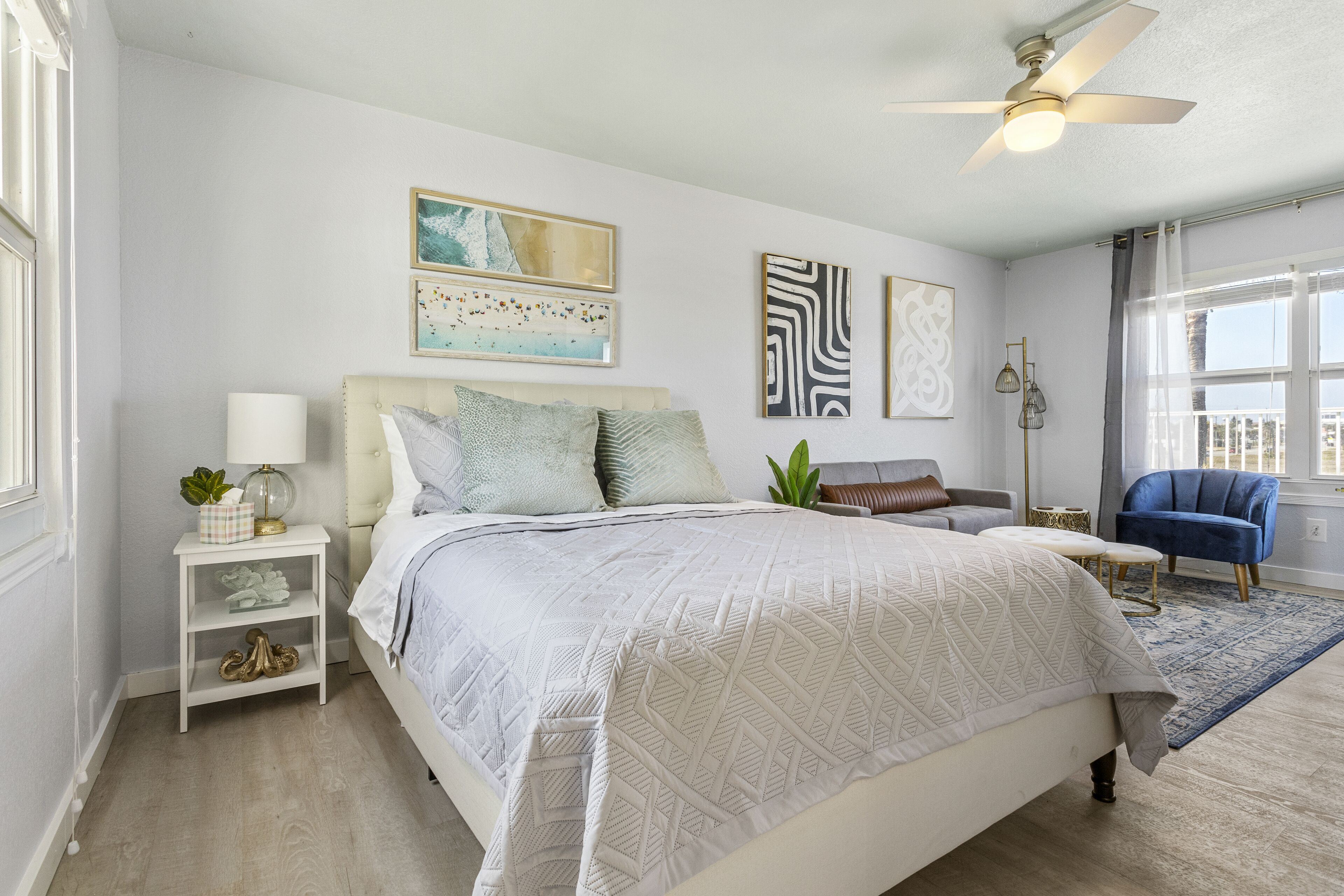 Bureau, fer et planche à repasser, Wi-Fi gratuit, draps fournis