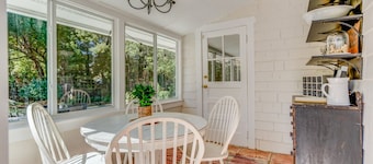 Cozy Mount Dora Cottage /Walk Downtown/ Pet Friendly / Fenced Yard