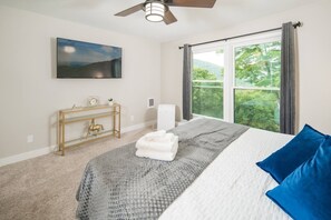 3 bedrooms, iron/ironing board, travel cot, free WiFi - Minutes to Banner Elk, Quiet MTN Home, Fireplace! (Banner Elk)