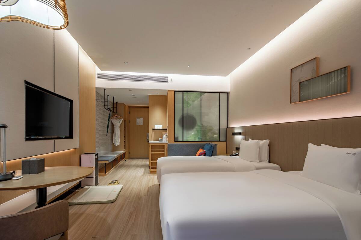 Standard Room, 2 Twin Beds | 1 bedroom, premium bedding, down comforters, minibar