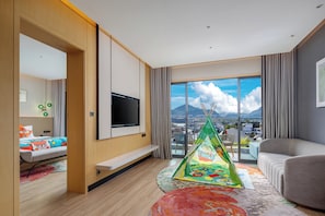 Premium bedding, down duvets, minibar, in-room safe - Holiday Inn Resort Guiyang Qingyan by IHG (Guiyang)