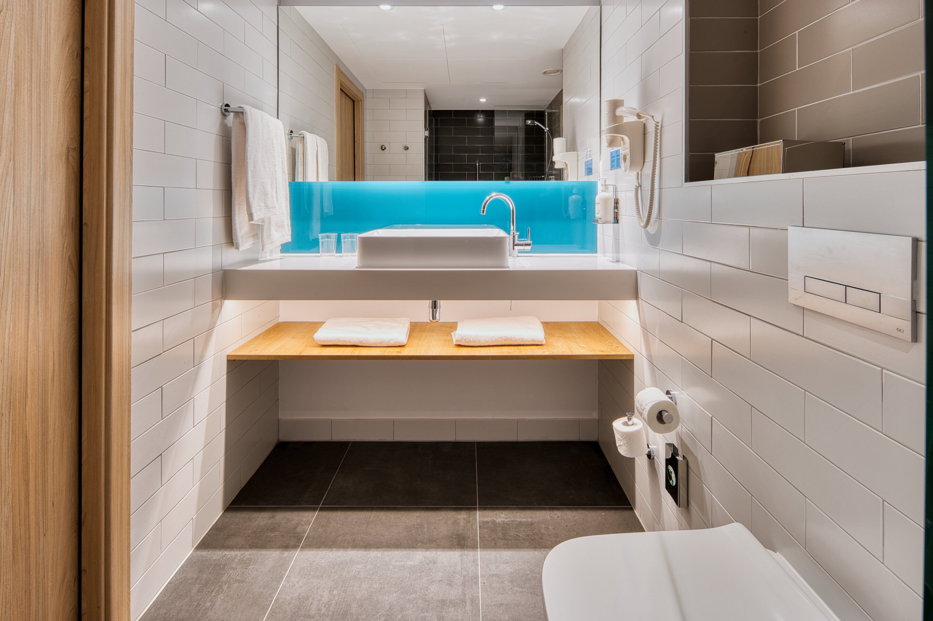 Photo - Holiday Inn Express - Madrid - Airport by IHG