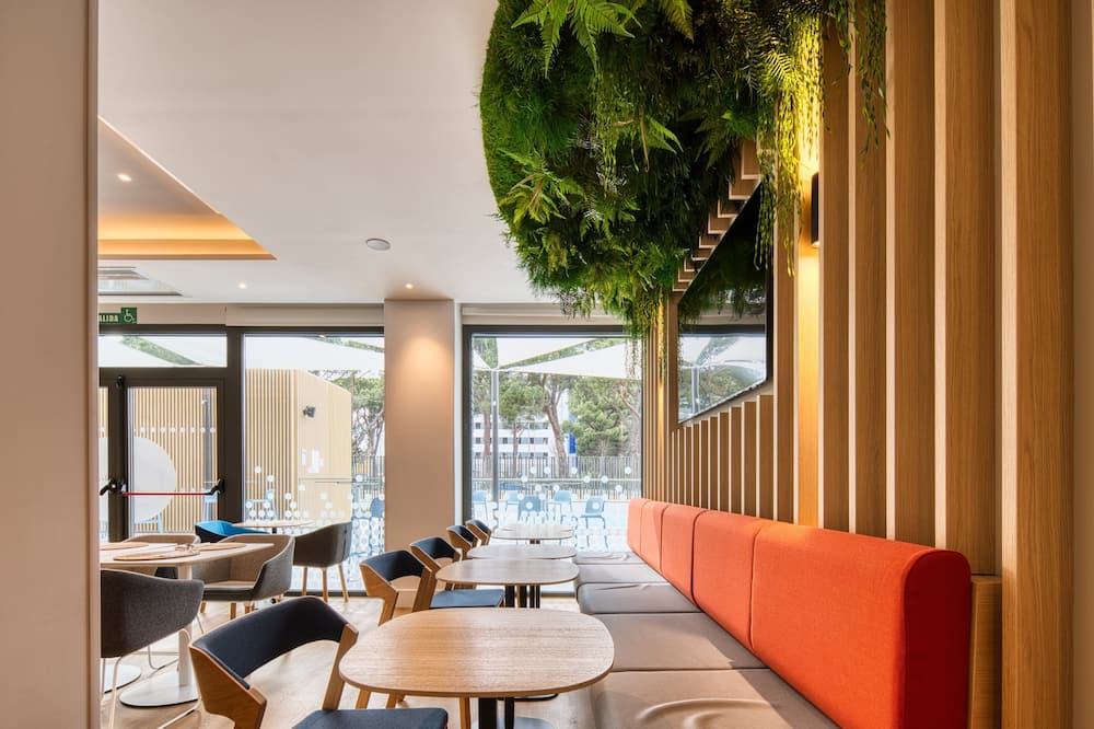 Holiday Inn Express Madrid Airport by IHG