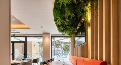 Holiday Inn Express Madrid Airport by IHG