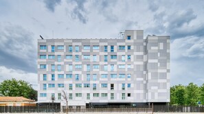 Exterior - Holiday Inn Express Madrid Airport by IHG (Madrid)