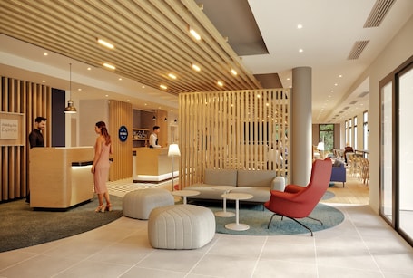 Lobby. Holiday Inn Express Marne La Vallee Val D Europe by IHG