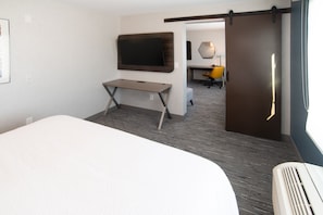 1 bedroom, free WiFi - Holiday Inn Express and Suites Moose Jaw by IHG (Moose Jaw)