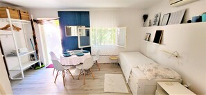 2 عدّة غرف نوم ومكواة/لوح كي وواي فاي مجانًا وملاءات أسر�ّة