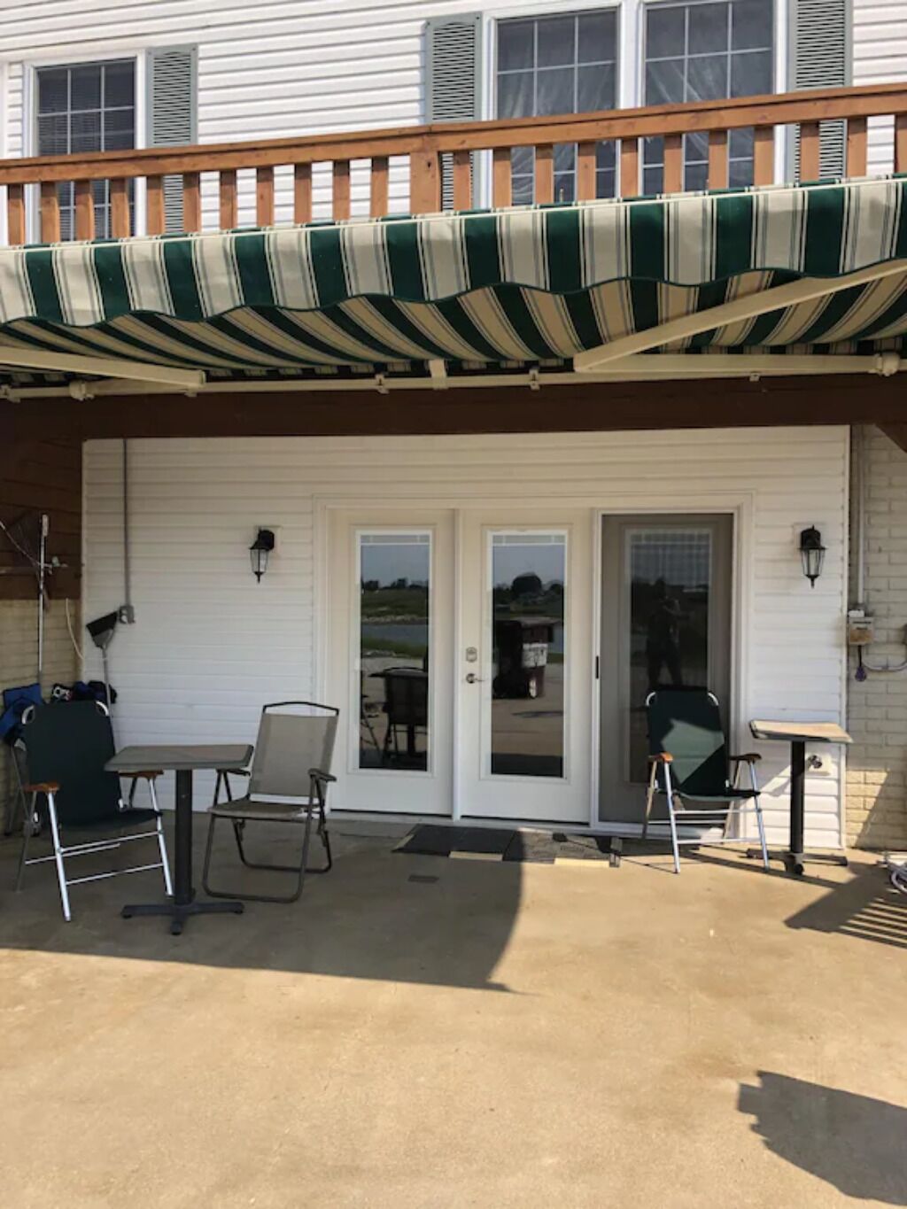 Green Gables 2 Bedroom Basement aprtmt, sleeps 8, ktchn, lvng rm, private ent.