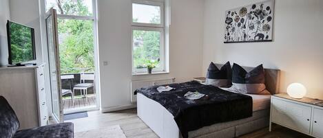 2 bedrooms, desk, iron/ironing board, travel cot