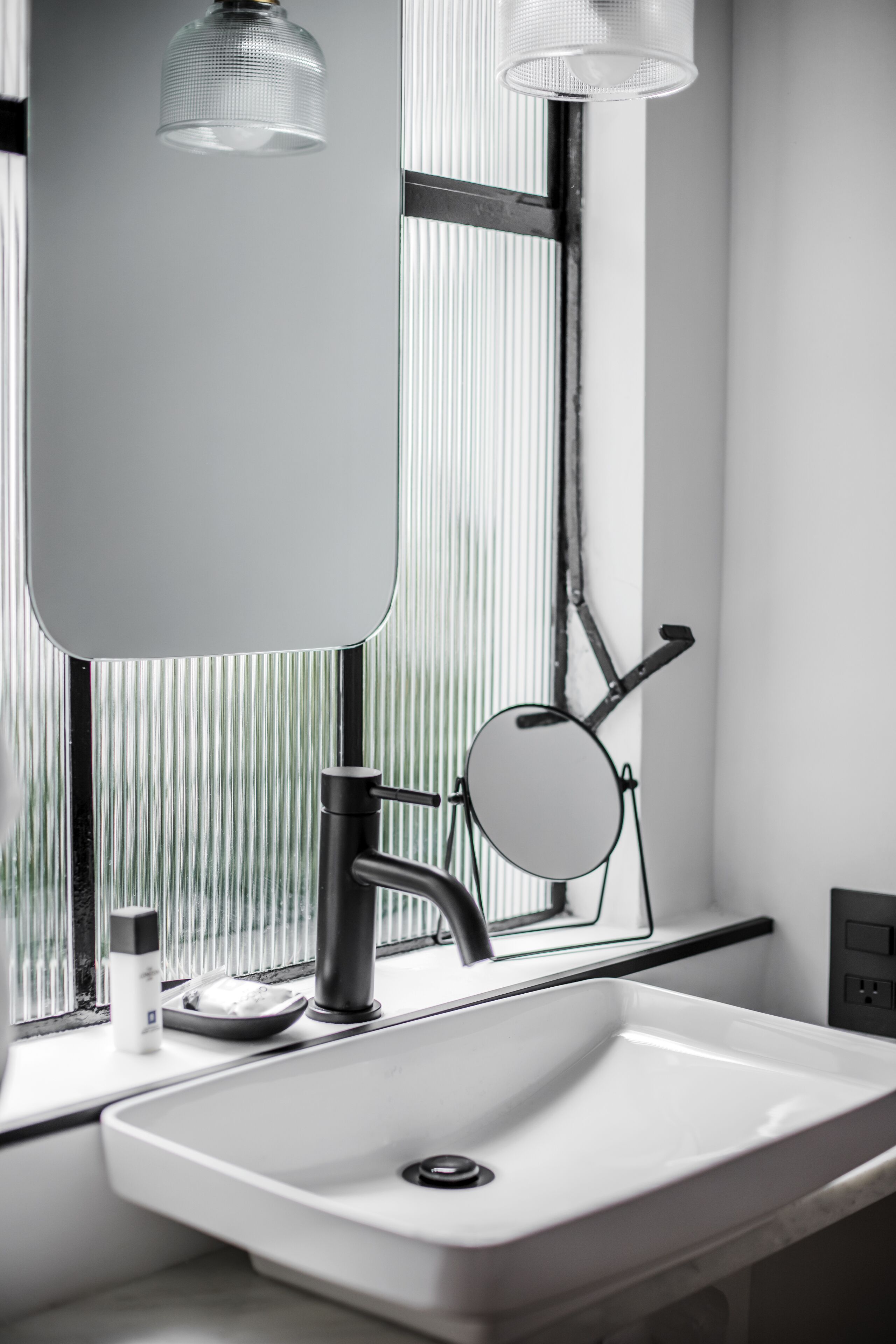 basic single room | bathroom | shower, towels