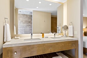 Kamer, 1 kingsize bed, open haard (El Noa Noa #1) | Badkamer | Handdoeken