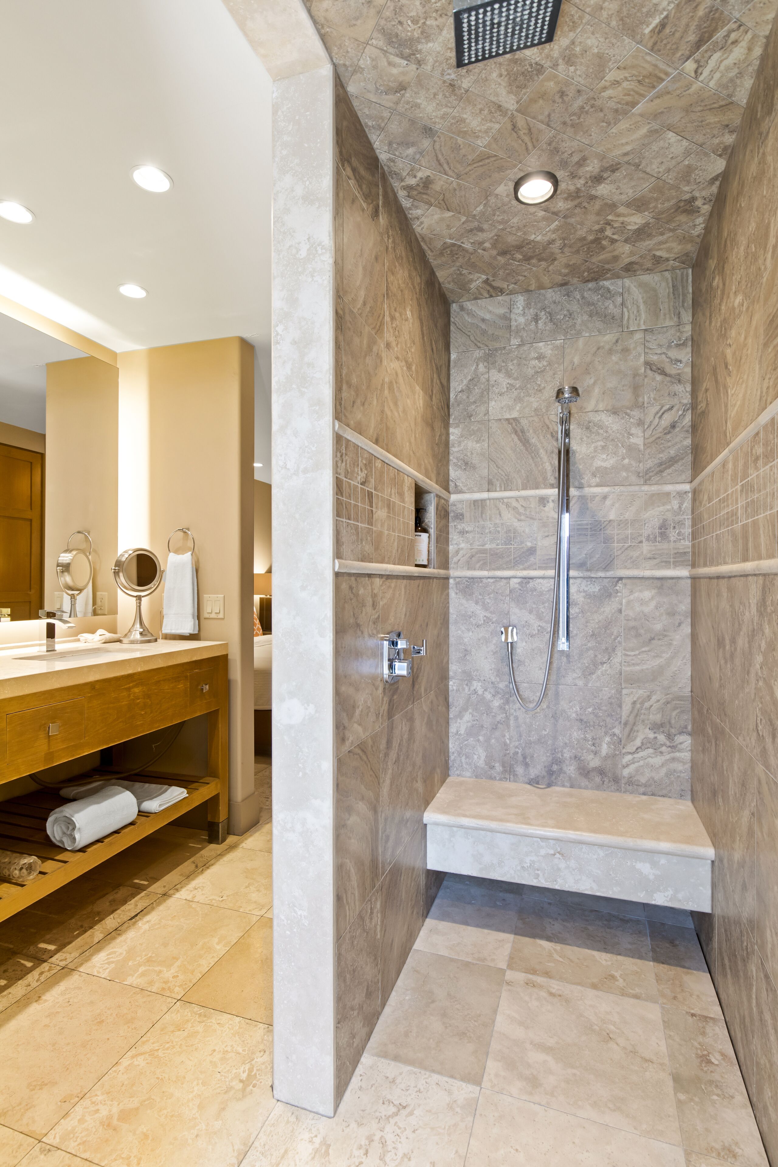 room, 1 king bed, fireplace (el noa noa #1) | bathroom | towels