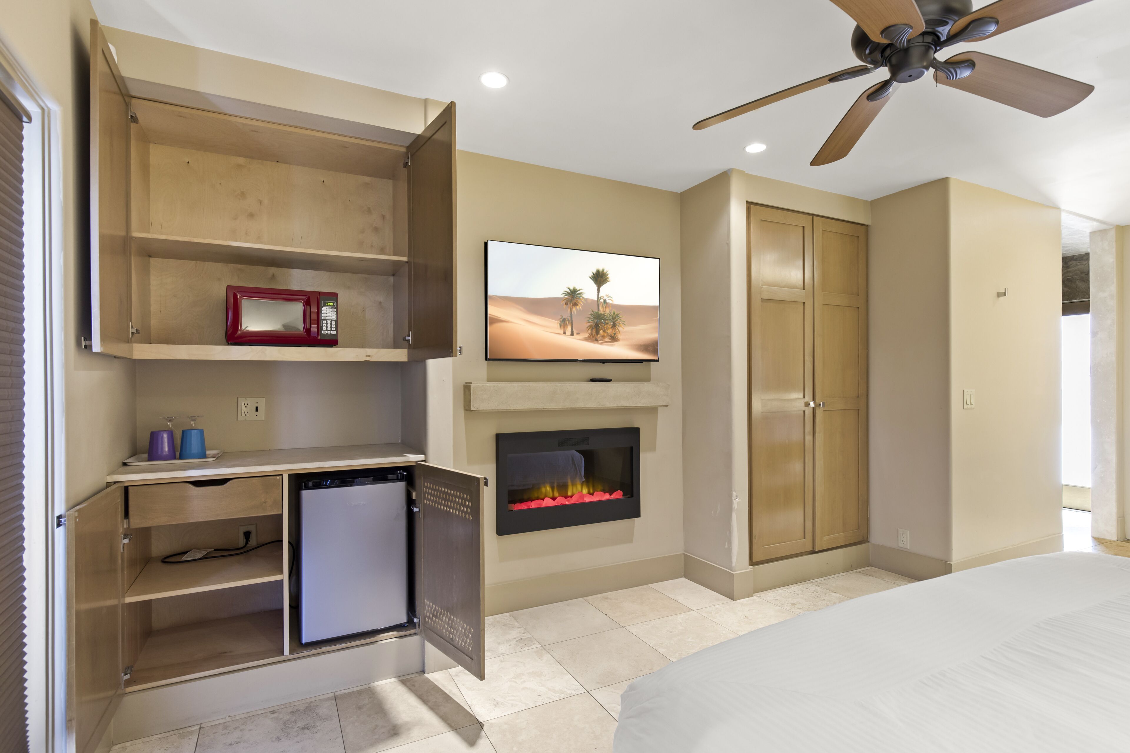 room, 1 king bed, fireplace (el noa noa #1) | 1 bedroom, free wifi, bed sheets